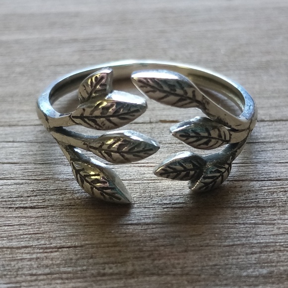 Sterling Silver Leaves Ring size 9 - Picture 1 of 2